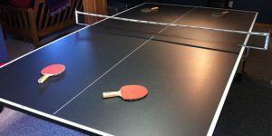 pasa sobre mesa de ping pong