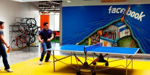 mesa ping pong en oficina de Facebook