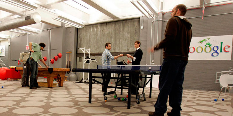 mesa de ping pong en oficina de google